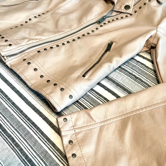 New with tags. Urban Retro pink. Medium. - Picture 5 of 5